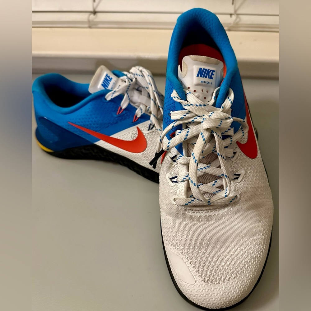 Mens 10.5 Nike Metcons like new, worn in gym only, non-smoking home